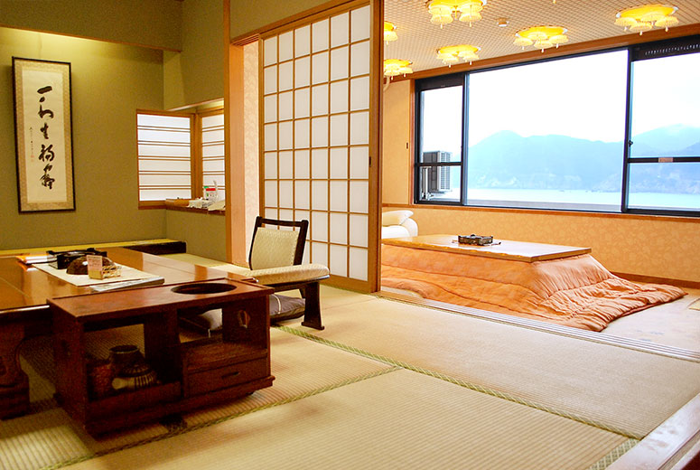 Japanese-style room　with open bath