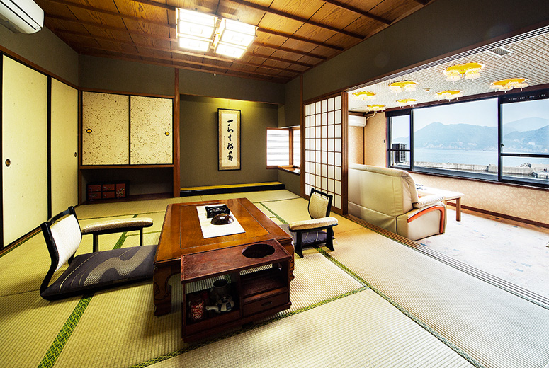 Japanese-style room　with open bath